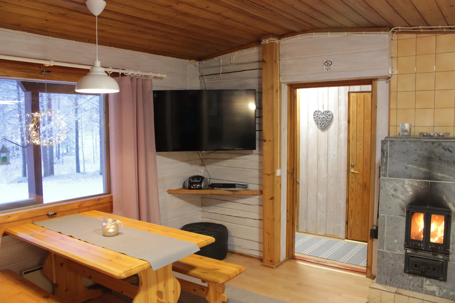 Rantamökki 28 olohuone